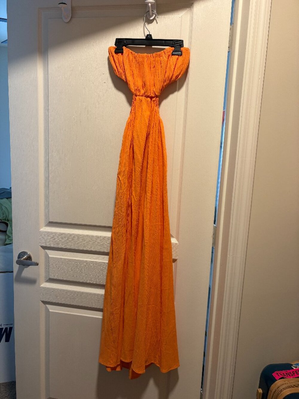 LONG STRAPLESS ORANGE DRESS